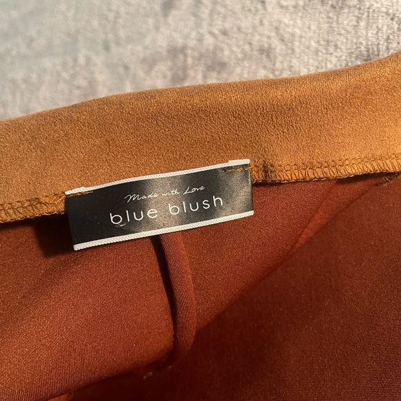 Blue Blush Asymmetrical Brown Suede Like Shorts. Size Large - Picture 3 of 3